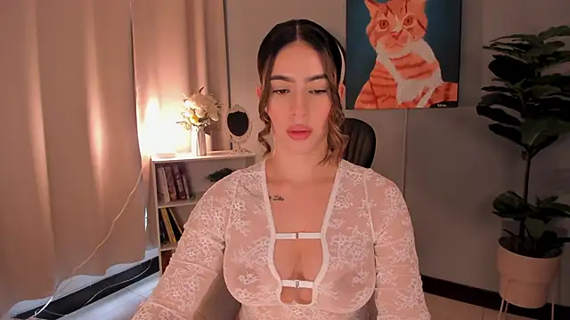 Snapshot of LiaPearce chatting on October 2025 12:20:01 PM LiaPearce online show from October 2025 12:20:01 PM