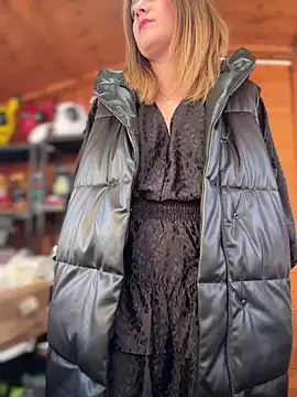 Snapshot of DaisyVibesss chatting on December 2024 10:48:01 AM DaisyVibesss online show from December 2024 10:48:01 AM