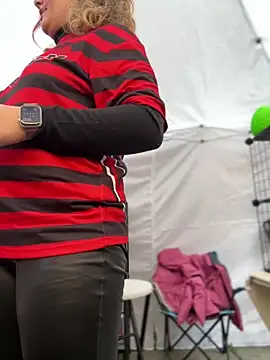 Snapshot of DaisyVibesss chatting on February 2025 04:13:02 PM DaisyVibesss online show from February 2025 04:13:02 PM