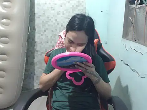 Snapshot of itsmacky4u chatting on November 2025 12:18:02 PM itsmacky4u online show from November 2025 12:18:02 PM