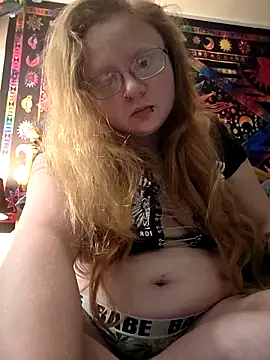 Snapshot of UpSetRedHead0018 chatting on November 2025 09:37:01 PM UpSetRedHead0018 online show from November 2025 09:37:01 PM