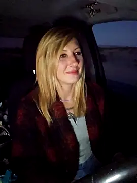 Snapshot of SheIsSomething chatting on January 2026 01:18:01 AM SheIsSomething online show from January 2026 01:18:01 AM