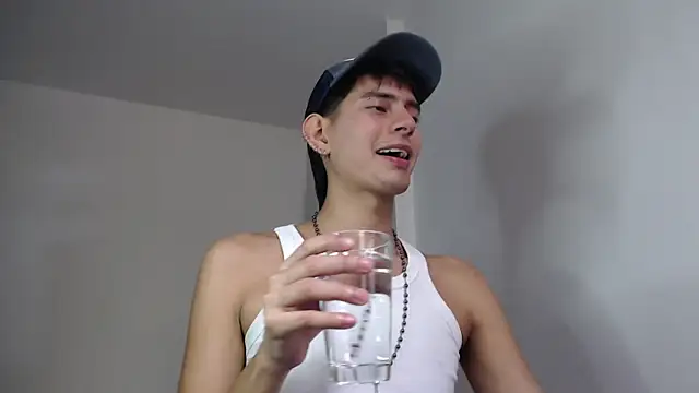 Snapshot of imdavo23 chatting on December 2025 06:56:02 PM imdavo23 online show from December 2025 06:56:02 PM