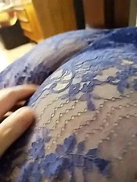 Snapshot of LovlyAnnie chatting on December 2025 05:48:01 AM LovlyAnnie online show from December 2025 05:48:01 AM