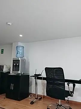 aisha latina online show from October 2025 04:06:02 PM