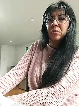 aisha latina online show from November 2025 07:13:01 PM