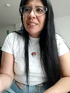 aisha latina online show from June 2026 04:17:02 PM