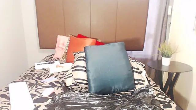 HoneyDropsX online show from February 2025 04:33:01 AM