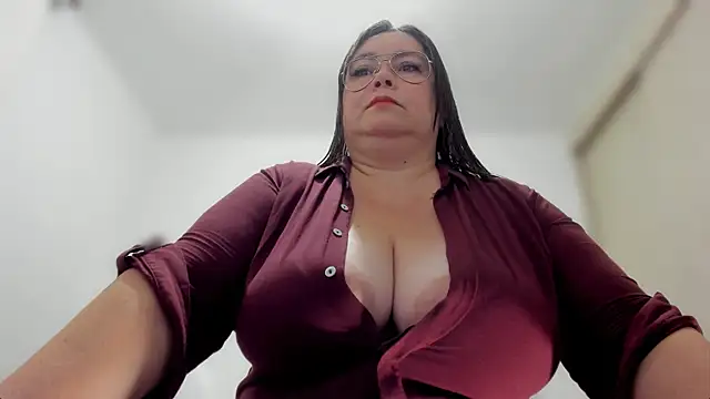 esmeraldamfc online show from January 2025 12:01:01 AM