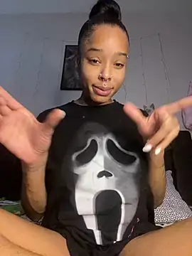 Snapshot of CutieFrmthehood chatting on January 2025 06:23:01 PM CutieFrmthehood online show from January 2025 06:23:01 PM