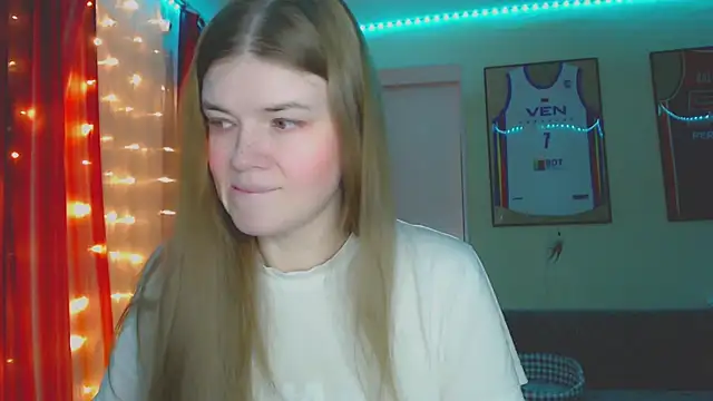 Snapshot of Klementa chatting on November 2025 10:43:02 PM Klementa online show from November 2025 10:43:02 PM