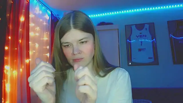 Snapshot of Klementa chatting on November 2025 06:44:02 PM Klementa online show from November 2025 06:44:02 PM