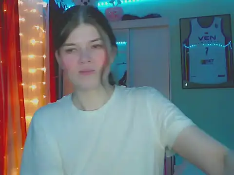 Snapshot of Klementa chatting on December 2025 05:18:02 PM Klementa online show from December 2025 05:18:02 PM