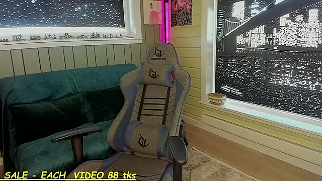 Snapshot of SandyChris chatting on March 2025 08:18:01 AM SandyChris online show from March 2025 08:18:01 AM