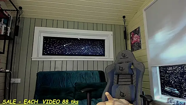 Snapshot of SandyChris chatting on September 2025 09:25:02 AM SandyChris online show from September 2025 09:25:02 AM