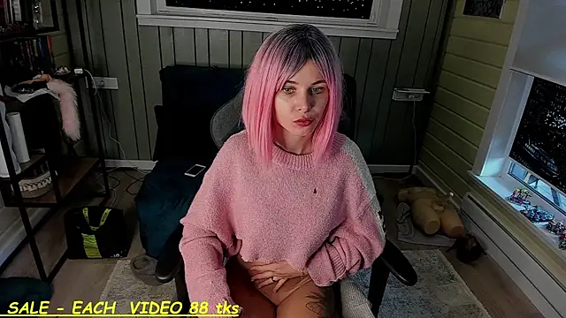 Snapshot of SandyChris chatting on October 2025 09:40:01 AM SandyChris online show from October 2025 09:40:01 AM