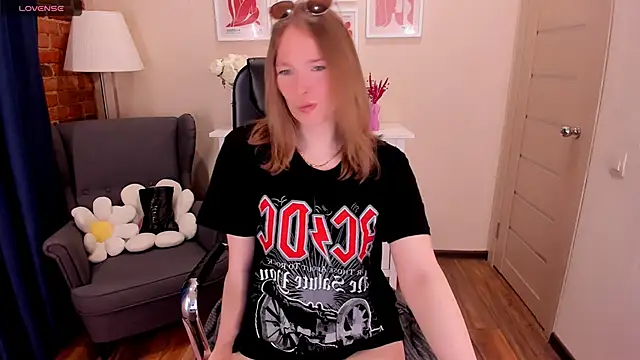 Snapshot of _fiona_Love chatting on May 2026 08:37:01 PM fiona Love online show from May 2026 08:37:01 PM