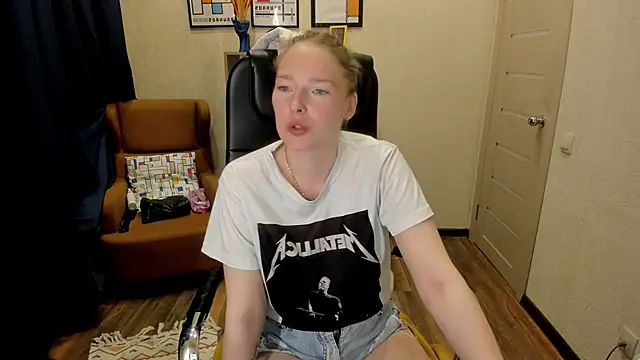 Snapshot of _fiona_Love chatting on May 2026 08:06:01 PM fiona Love online show from May 2026 08:06:01 PM