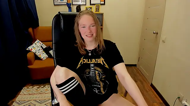 Snapshot of _fiona_Love chatting on May 2026 07:56:02 PM fiona Love online show from May 2026 07:56:02 PM