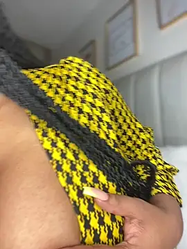 Snapshot of Hyra_Ari chatting on December 2025 02:02:02 PM Hyra Ari online show from December 2025 02:02:02 PM