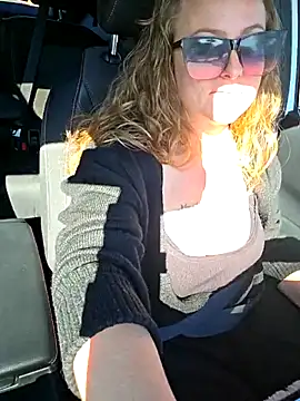 Snapshot of julimonroe chatting on October 2025 04:47:01 PM julimonroe online show from October 2025 04:47:01 PM