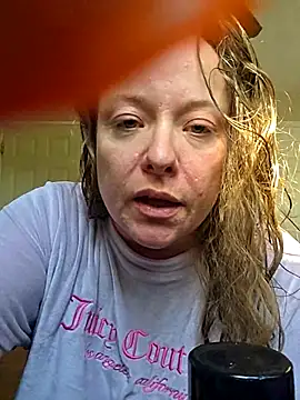 Snapshot of julimonroe chatting on October 2025 09:31:01 PM julimonroe online show from October 2025 09:31:01 PM