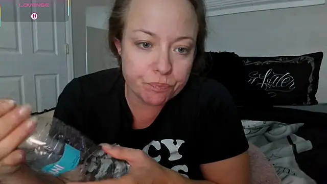 Snapshot of julimonroe chatting on November 2025 02:45:02 AM julimonroe online show from November 2025 02:45:02 AM