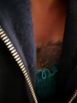 Snapshot of julimonroe chatting on November 2025 04:33:02 AM julimonroe online show from November 2025 04:33:02 AM