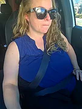 Snapshot of julimonroe chatting on November 2025 05:56:02 PM julimonroe online show from November 2025 05:56:02 PM