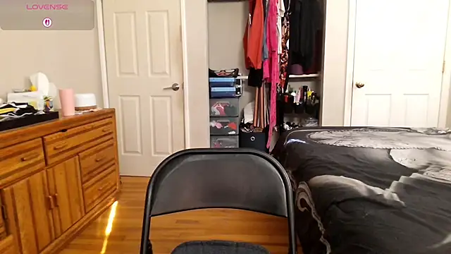 Snapshot of julimonroe chatting on November 2025 06:56:02 PM julimonroe online show from November 2025 06:56:02 PM