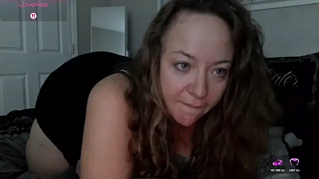 Snapshot of julimonroe chatting on November 2025 10:59:01 AM julimonroe online show from November 2025 10:59:01 AM