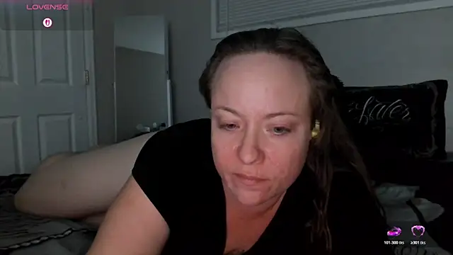 Snapshot of julimonroe chatting on November 2025 02:03:01 AM julimonroe online show from November 2025 02:03:01 AM