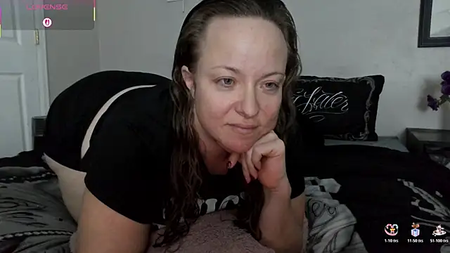 Snapshot of julimonroe chatting on November 2025 02:59:01 AM julimonroe online show from November 2025 02:59:01 AM