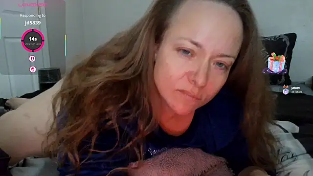 Snapshot of julimonroe chatting on November 2025 09:41:02 PM julimonroe online show from November 2025 09:41:02 PM