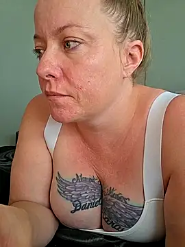 julimonroe online show from April 2026 05:09:02 PM