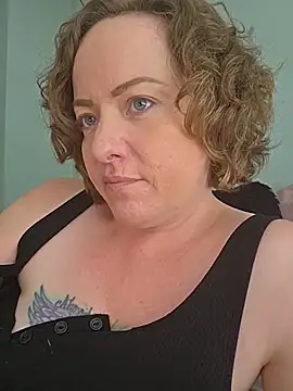 Snapshot of julimonroe chatting on June 2026 04:01:01 PM julimonroe online show from June 2026 04:01:01 PM