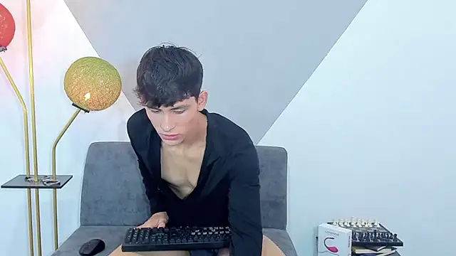 logan thomas online show from December 2024 08:05:01 AM