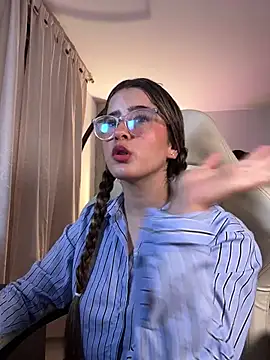 Snapshot of Stormiie777 chatting on February 2026 01:37:02 AM Stormiie777 online show from February 2026 01:37:02 AM