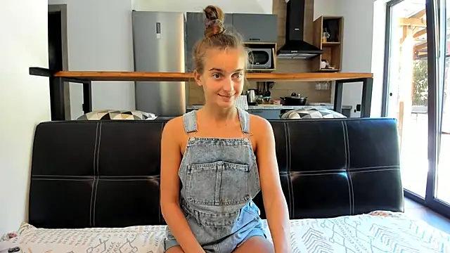 Snapshot of ElizSweet chatting on October 2025 09:59:02 AM ElizSweet online show from October 2025 09:59:02 AM