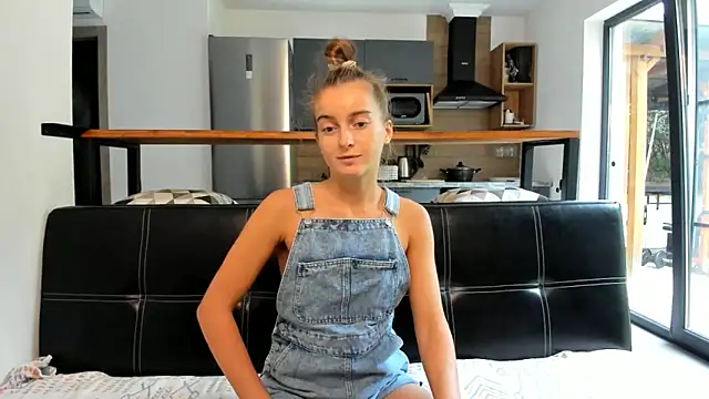 Snapshot of ElizSweet chatting on October 2025 08:18:02 AM ElizSweet online show from October 2025 08:18:02 AM