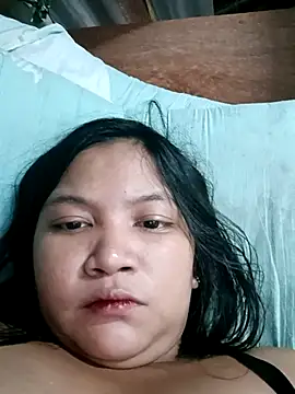 Snapshot of milkytitsmom4u chatting on September 2025 05:19:02 AM milkytitsmom4u online show from September 2025 05:19:02 AM