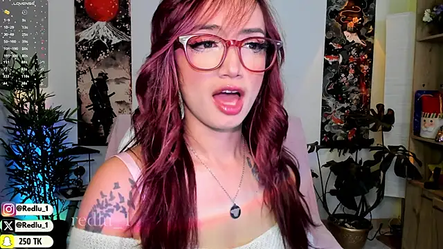 Snapshot of Redlu_1 chatting on January 2025 02:49:02 AM Redlu 1 online show from January 2025 02:49:02 AM