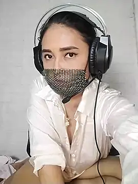 Snapshot of _Shimmerlyn_ chatting on March 2025 05:14:02 PM Shimmerlyn online show from March 2025 05:14:02 PM