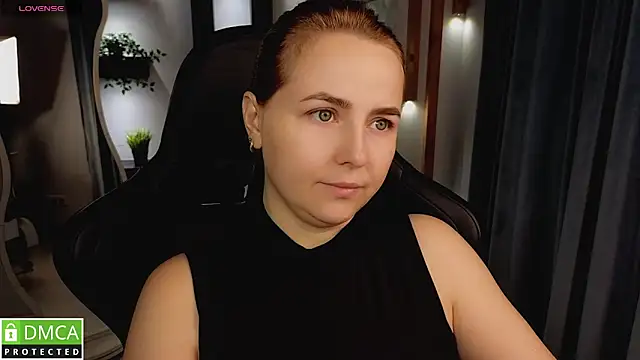 Snapshot of Mira_Mermayd chatting on October 2025 08:12:01 AM Mira Mermayd online show from October 2025 08:12:01 AM