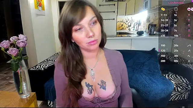 StacyTigerr online show from November 2025 04:18:01 PM