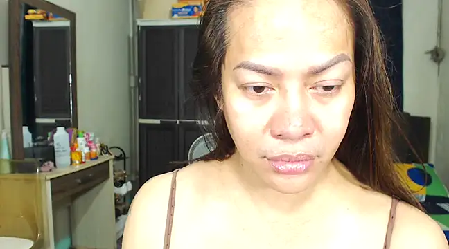 Snapshot of HugeKatarinaTS chatting on February 2025 01:05:02 PM HugeKatarinaTS online show from February 2025 01:05:02 PM