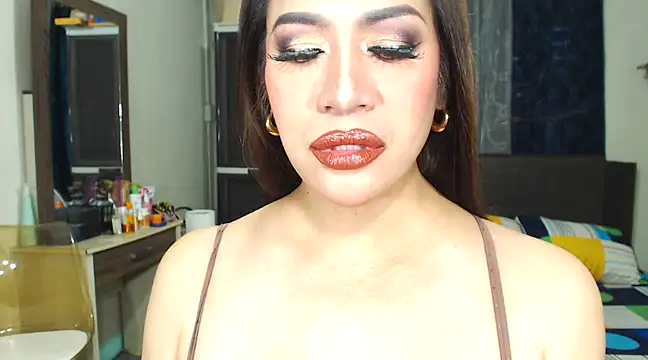 Snapshot of HugeKatarinaTS chatting on February 2025 08:41:01 AM HugeKatarinaTS online show from February 2025 08:41:01 AM