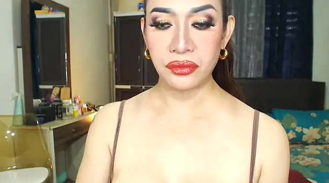 Snapshot of HugeKatarinaTS chatting on March 2025 01:04:01 AM HugeKatarinaTS online show from March 2025 01:04:01 AM