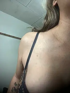 Snapshot of HugeKatarinaTS chatting on February 2026 09:39:01 AM HugeKatarinaTS online show from February 2026 09:39:01 AM