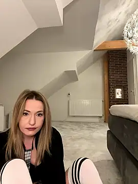 Snapshot of GangBangKitty chatting on January 2026 08:02:02 PM GangBangKitty online show from January 2026 08:02:02 PM